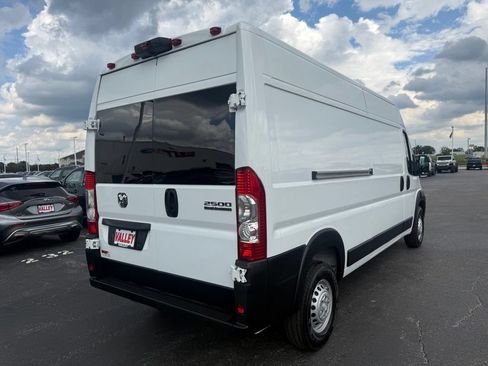 Used 2024 RAM ProMaster 2500 FWD image 3
