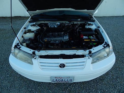 Used 1998 Toyota Camry LE image 21