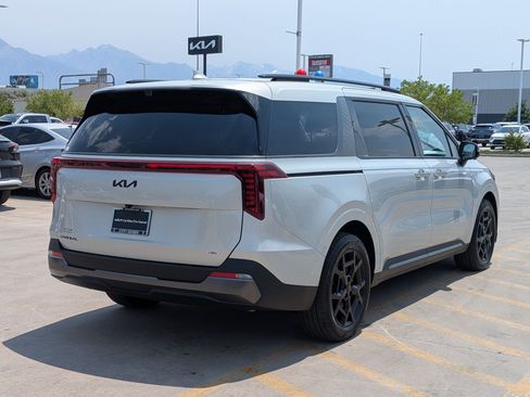 Certified 2025 Kia Carnival SX Prestige FWD image 5