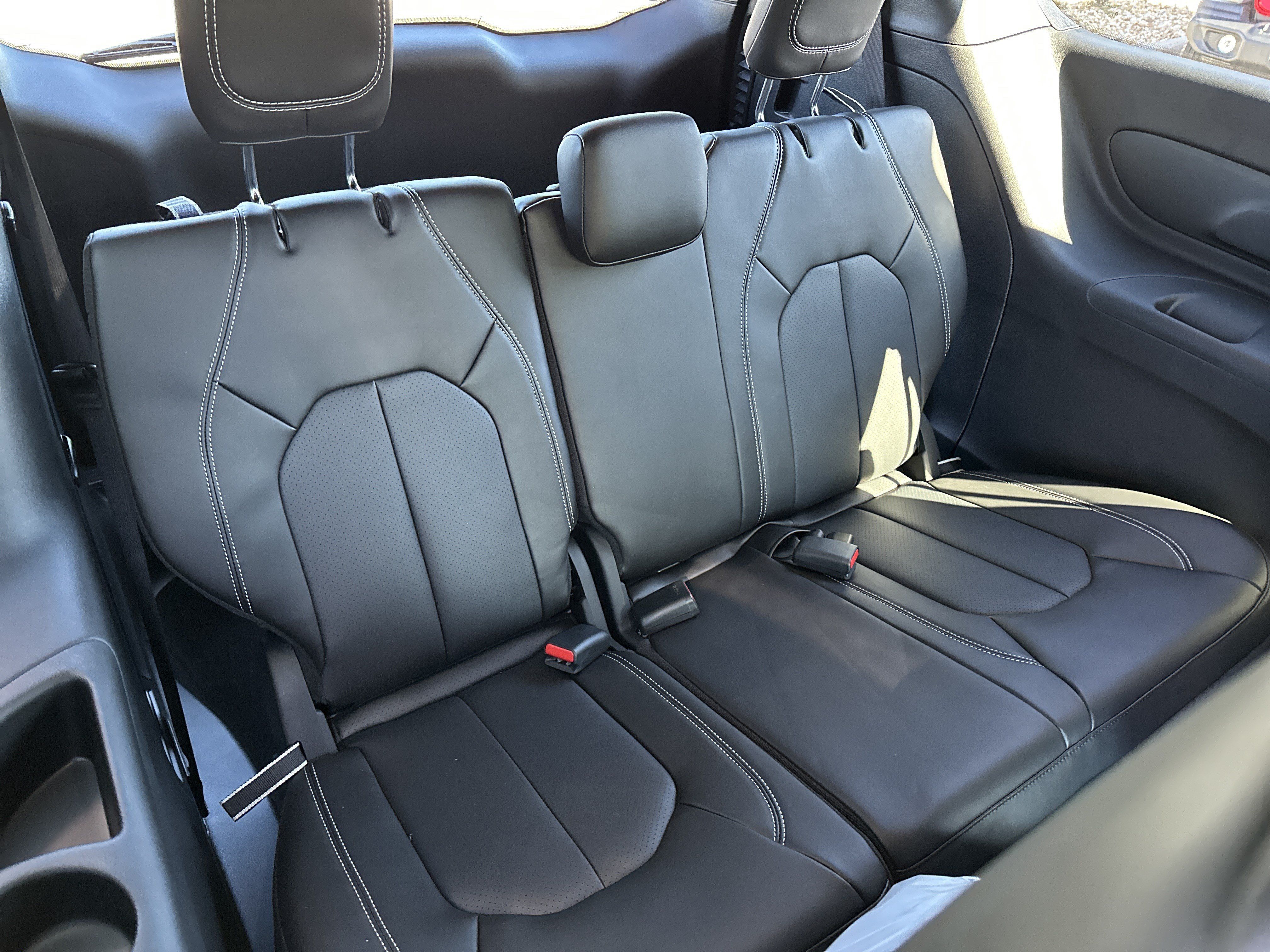 New 2026 Chrysler Pacifica Select FWD image 19