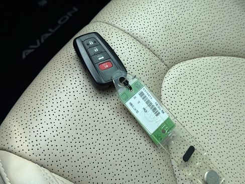 Used 2020 Toyota Avalon Limited w/ Advanced Safety Package FWD image 36