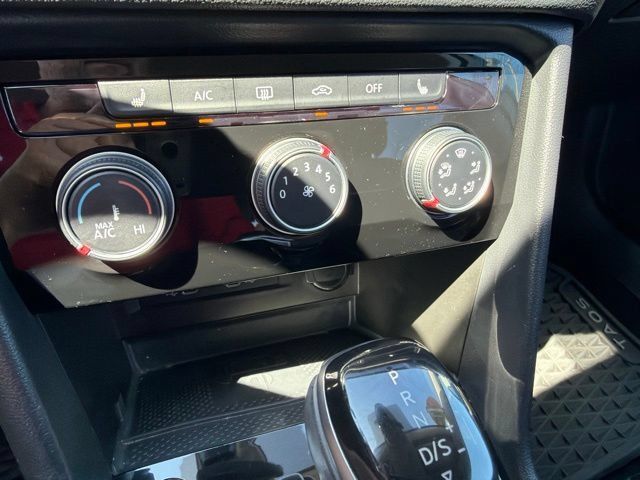 Used 2023 Volkswagen Taos SE w/ Black Wheel Package FWD image 18