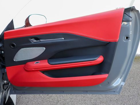 Used 2025 Aston Martin V8 Vantage Coupe image 55