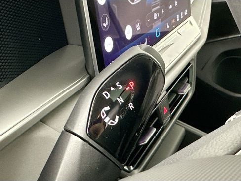 New 2026 Volkswagen Tiguan SE image 16