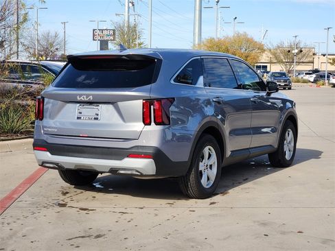 New 2025 Kia Sorento LX image 4