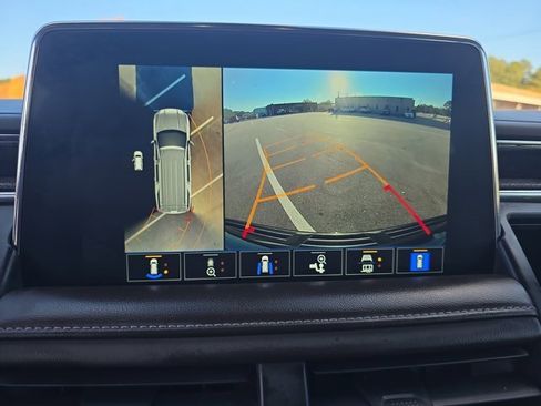 Used 2022 GMC Yukon SLT w/ SLT Premium Package image 24