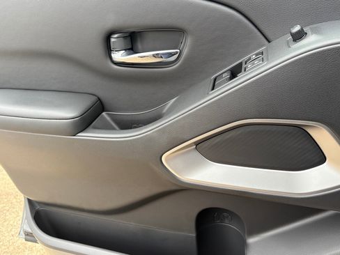 New 2025 Nissan Frontier SV image 14