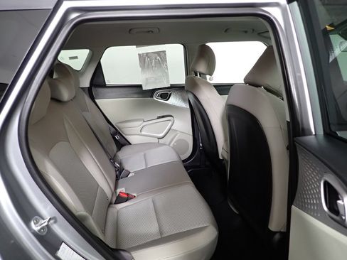 Used 2025 Kia Soul LX w/ LX Technology Package FWD image 31