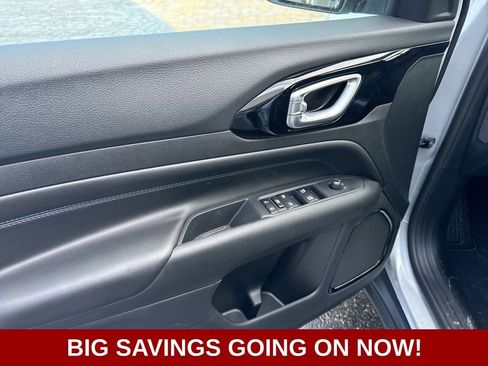 New 2026 Jeep Compass Latitude image 19