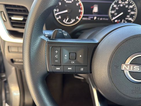 Used 2024 Nissan Rogue SV FWD image 20