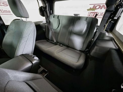 Used 2025 Jeep Wrangler Sport AWD/4WD image 25