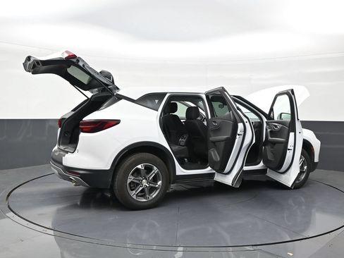 Used 2024 Chevrolet Blazer LT FWD image 28