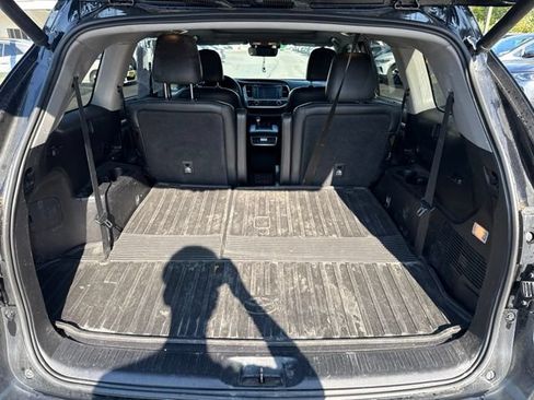 Used 2018 Toyota Highlander Limited Platinum AWD/4WD image 11