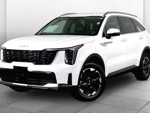 Certified 2024 Kia Sorento S image 12