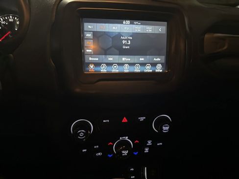 Used 2018 Jeep Renegade Latitude image 53