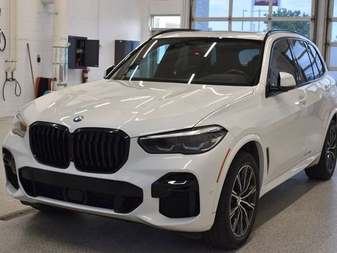 Used 2022 BMW X5 xDrive40i w/ M Sport Package AWD/4WD image 9