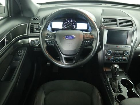 Used 2019 Ford Explorer XLT w/ Equipment Group 202A image 10