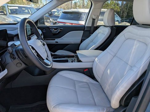 Certified 2025 Lincoln Aviator Reserve image 25