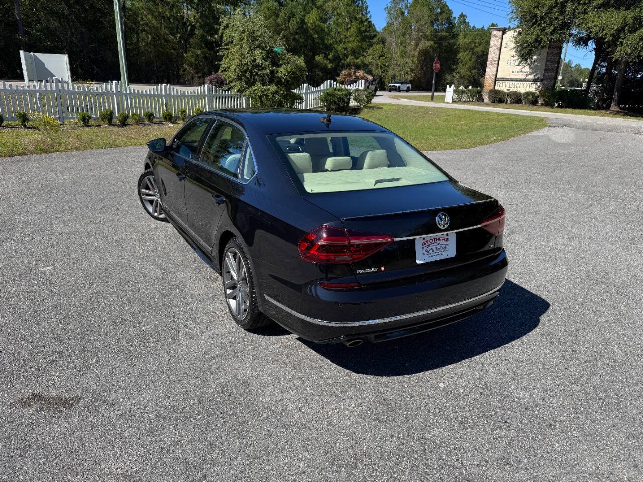 Used 2019 Volkswagen Passat 2.0T SE R-Line FWD image 4