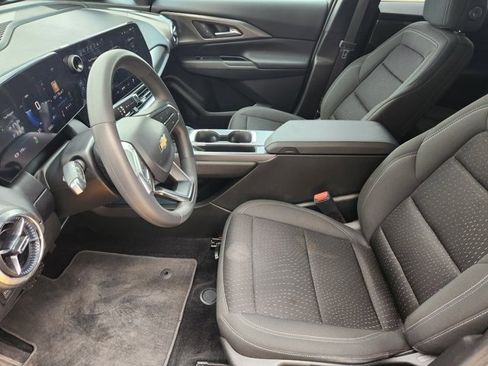 Used 2025 Chevrolet Equinox EV LT image 12