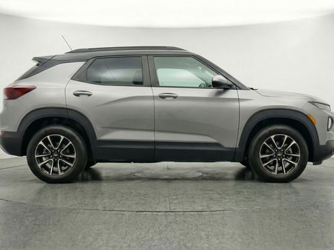 Used 2025 Chevrolet TrailBlazer LT w/ Driver Confidence Package image 11