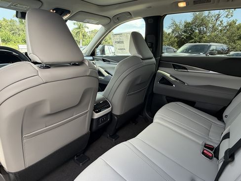 New 2027 INFINITI QX60 Luxe FWD image 18