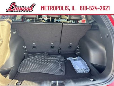 Used 2024 Jeep Compass Latitude w/ Convenience Group AWD/4WD image 9