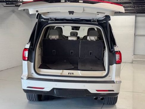 Used 2021 Lincoln Navigator Reserve w/ Luxury Package AWD/4WD image 10