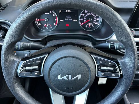 Used 2023 Kia Forte LXS w/ LXS Technology Package image 19