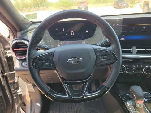 Used 2025 Chevrolet Trax RS w/ Sunroof Package FWD image 19