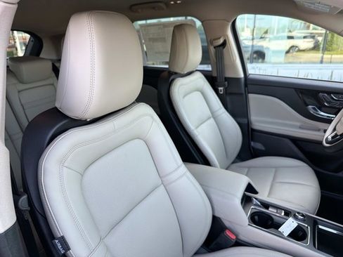New 2026 Lincoln Corsair Premiere FWD image 17
