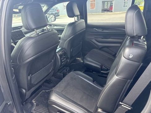 Used 2024 Jeep Grand Cherokee L Altitude AWD/4WD image 11