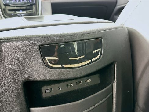 Used 2019 Cadillac Escalade ESV Luxury image 28