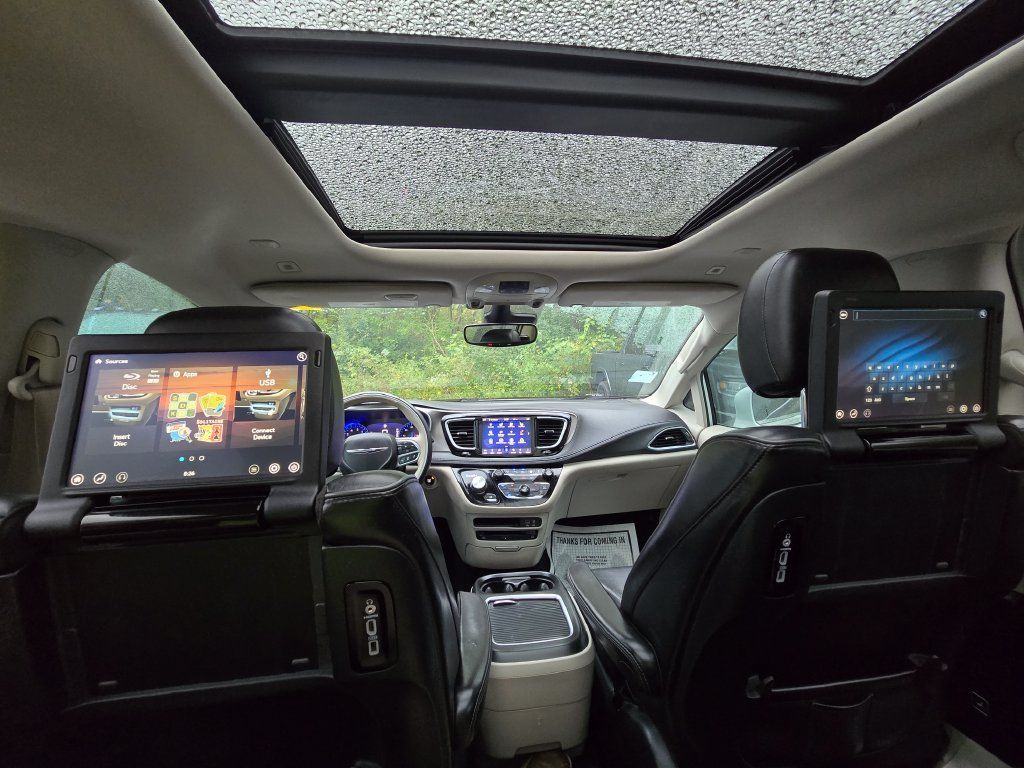 Used 2018 Chrysler Pacifica Limited w/ Advanced Safetytec Group FWD image 27