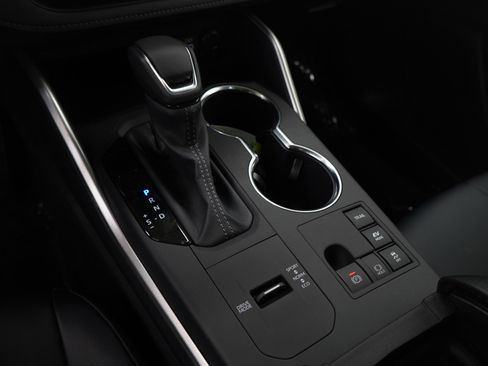 Used 2025 Toyota Highlander XLE image 21