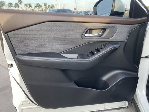 Certified 2023 Nissan Rogue SV image 9