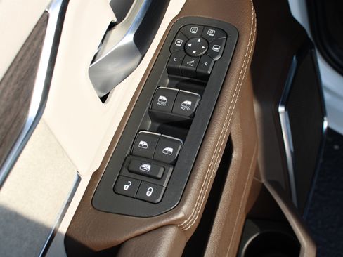 New 2025 RAM 2500 Laramie image 8