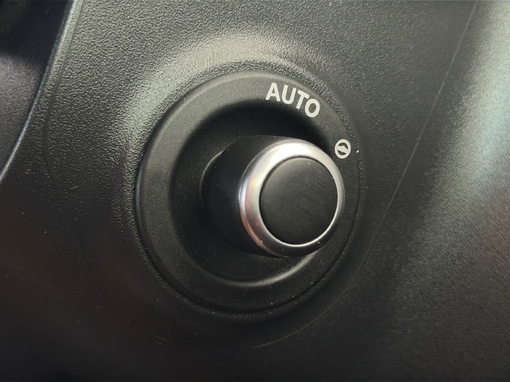 Used 2024 Land Rover Discovery Dynamic SE AWD/4WD image 27