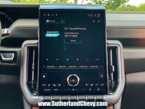 Used 2025 GMC Yukon Denali AWD/4WD image 33
