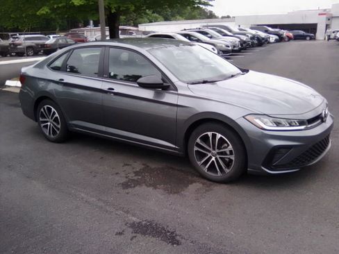 Used 2025 Volkswagen Jetta Sport FWD image 1