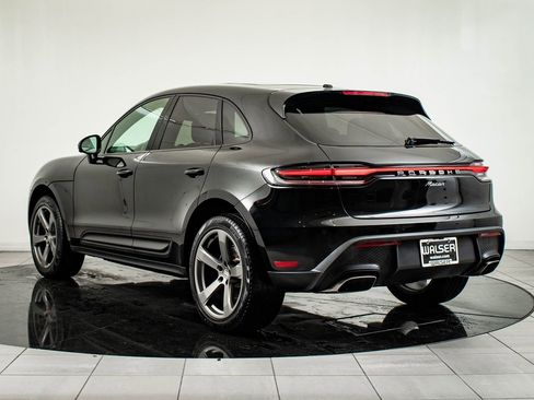 Certified 2024 Porsche Macan image 3