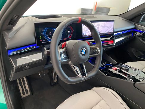 Used 2026 BMW M5 w/ Executive Package image 4