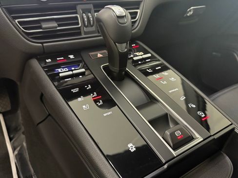 New 2026 Porsche Macan image 33