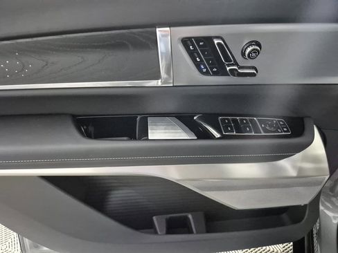 New 2026 Cadillac Vistiq Platinum w/ LPO, Floor Liner Package image 16