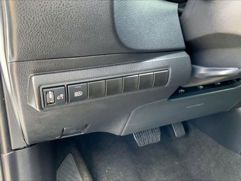 Used 2025 Toyota Corolla LE image 36