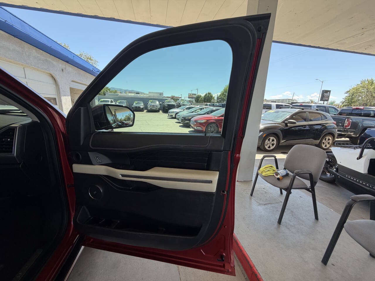 Used 2019 Ford Expedition Max Platinum RWD image 16