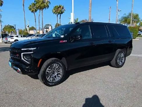 Used 2025 Chevrolet Suburban Z71 AWD/4WD image 4