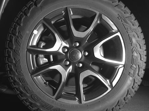 Used 2025 Jeep Compass Trailhawk AWD/4WD image 12