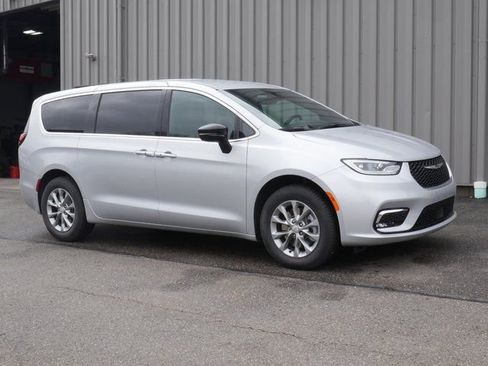 New 2026 Chrysler Pacifica Select image 7