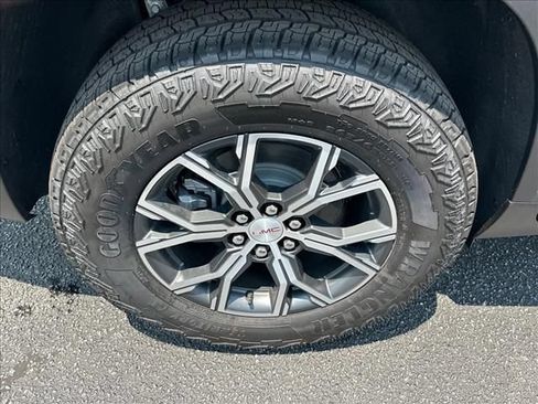 New 2026 GMC Acadia AT4 w/ Luxury Package AWD/4WD image 16